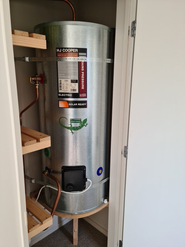 Hotwater cupboard